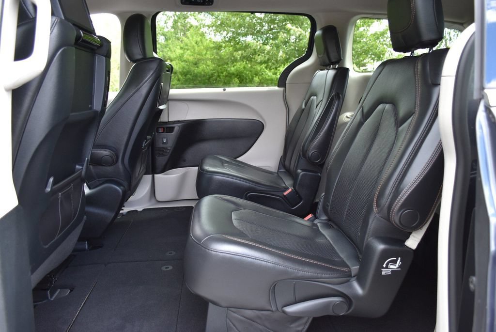 Used 2019 Chrysler Pacifica Touring-L Plus FWD image 27