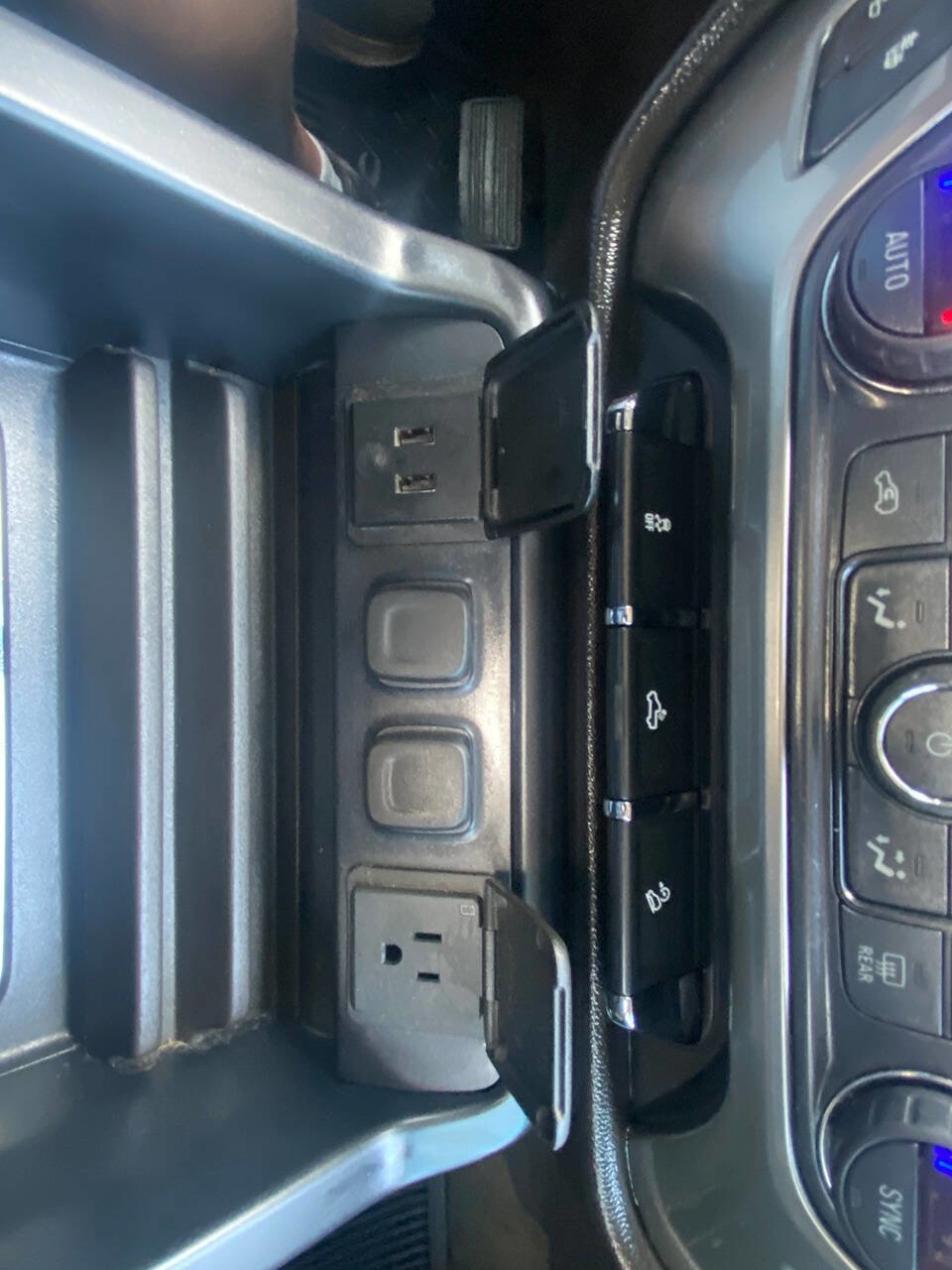 Used 2018 Chevrolet Silverado 1500 LT w/ All Star Edition image 40