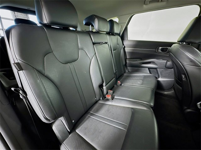 Used 2025 Kia Sorento S image 27