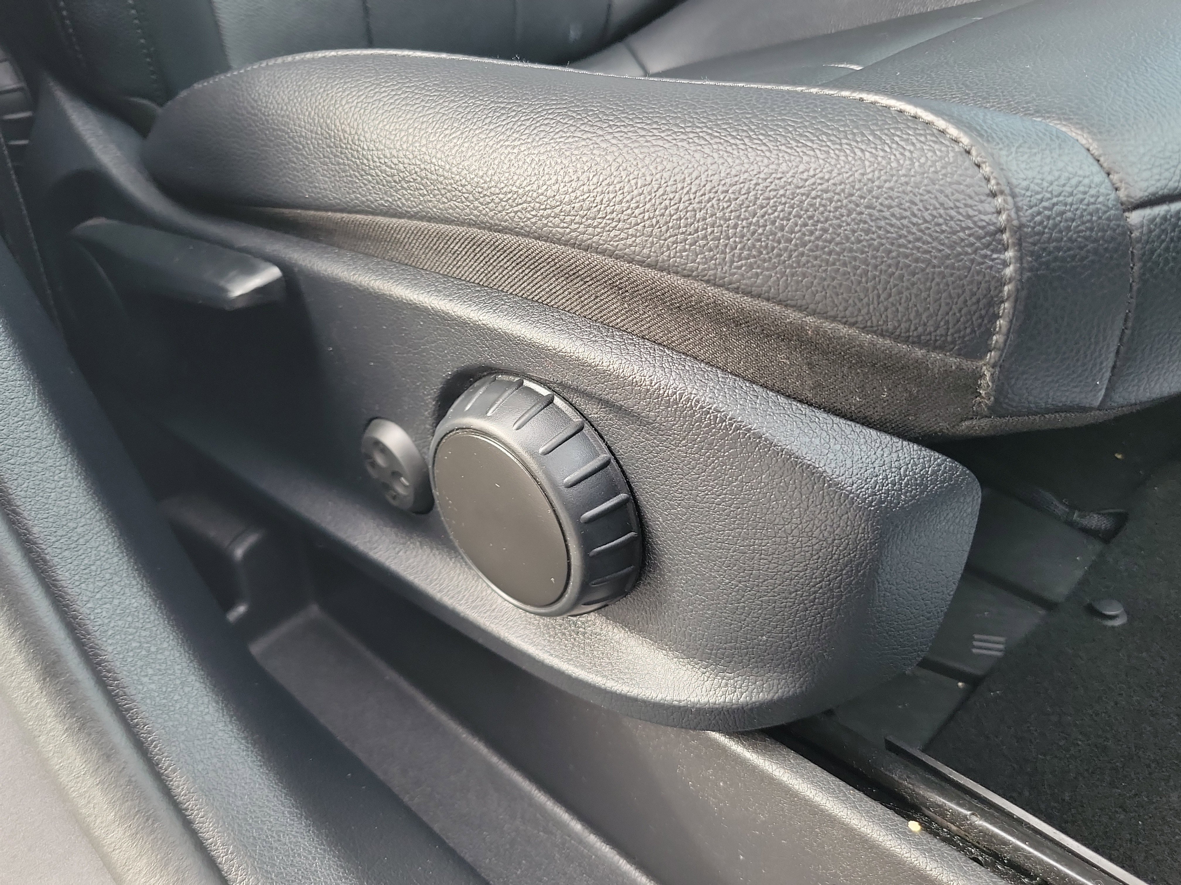 Used 2022 Mercedes-Benz GLB 250 4MATIC image 30