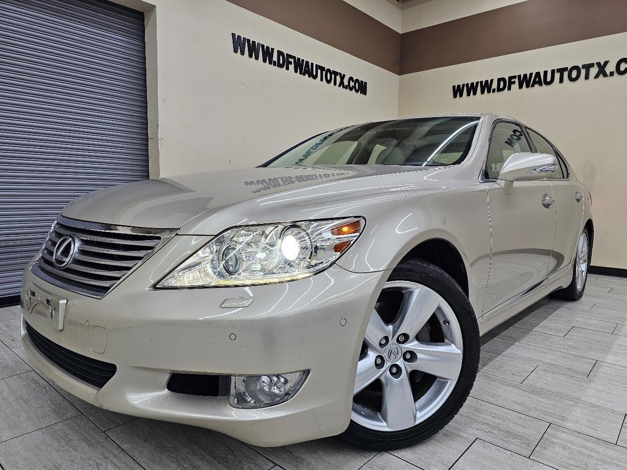 Used 2010 Lexus LS 460 Luxury image 1