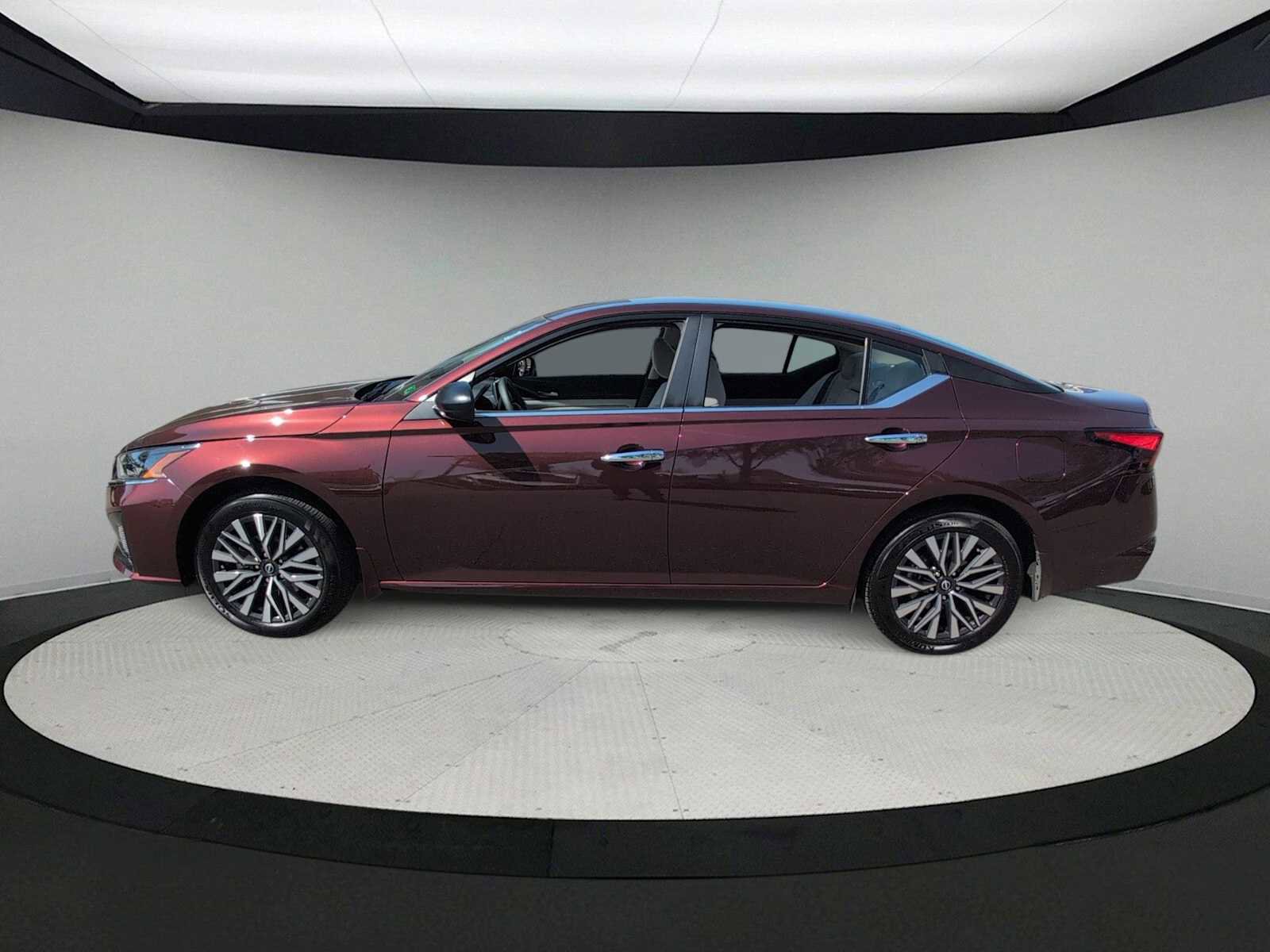 Used 2024 Nissan Altima 2.5 SV image 5