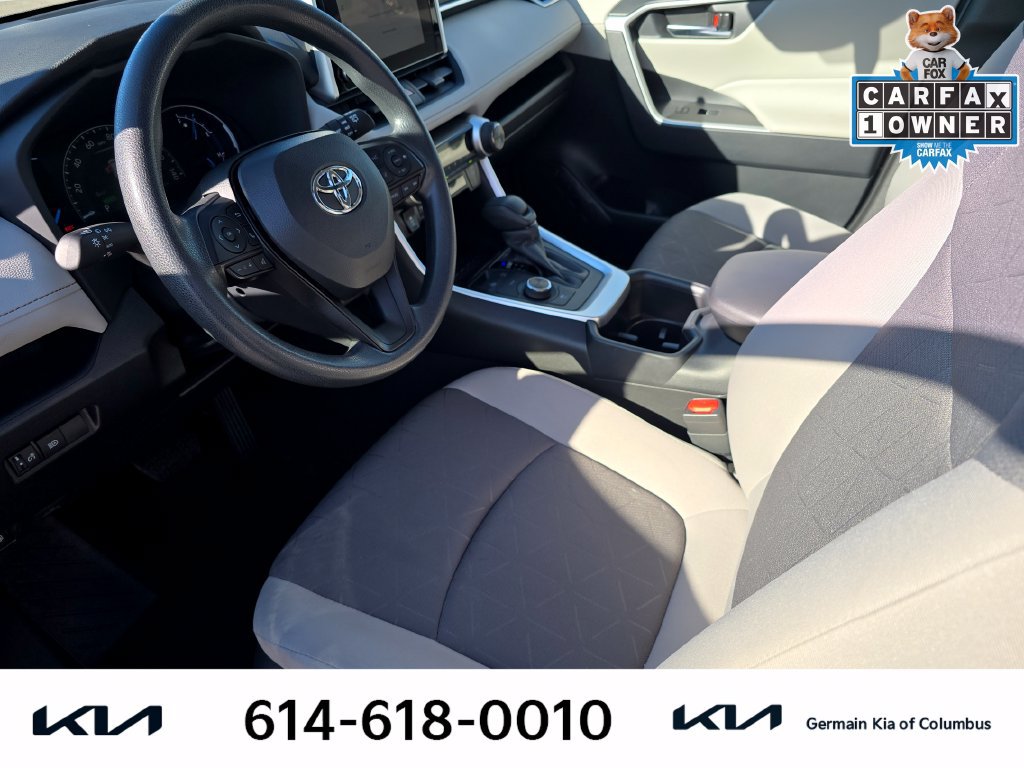Used 2025 Toyota RAV4 XLE AWD/4WD image 17