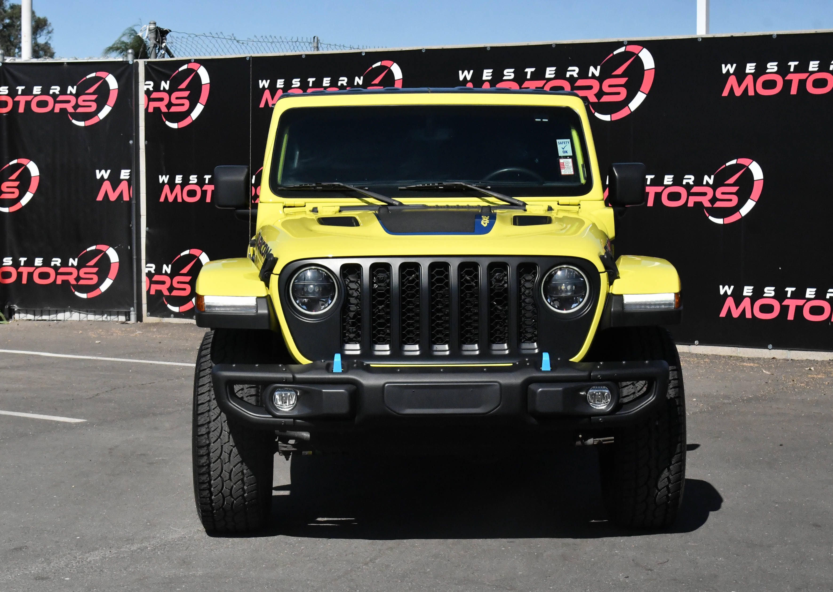 Used 2023 Jeep Wrangler Unlimited Rubicon 4xe w/ Steel Bumper Group AWD/4WD image 2