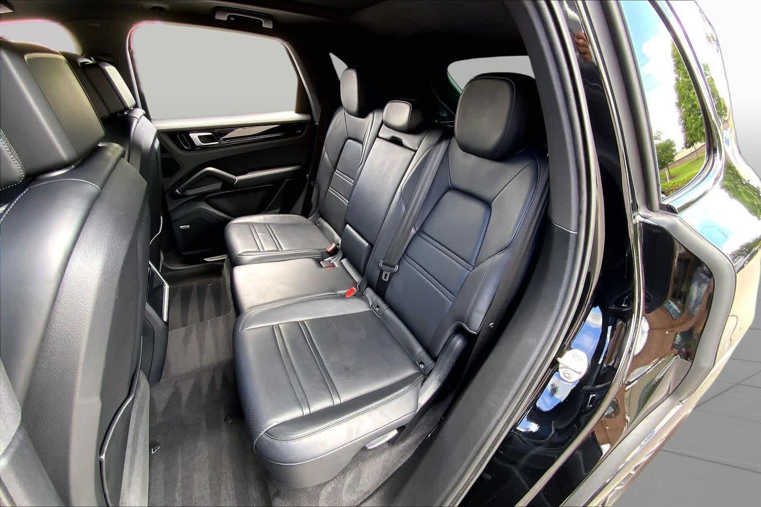 Used 2021 Porsche Cayenne AWD/4WD image 19