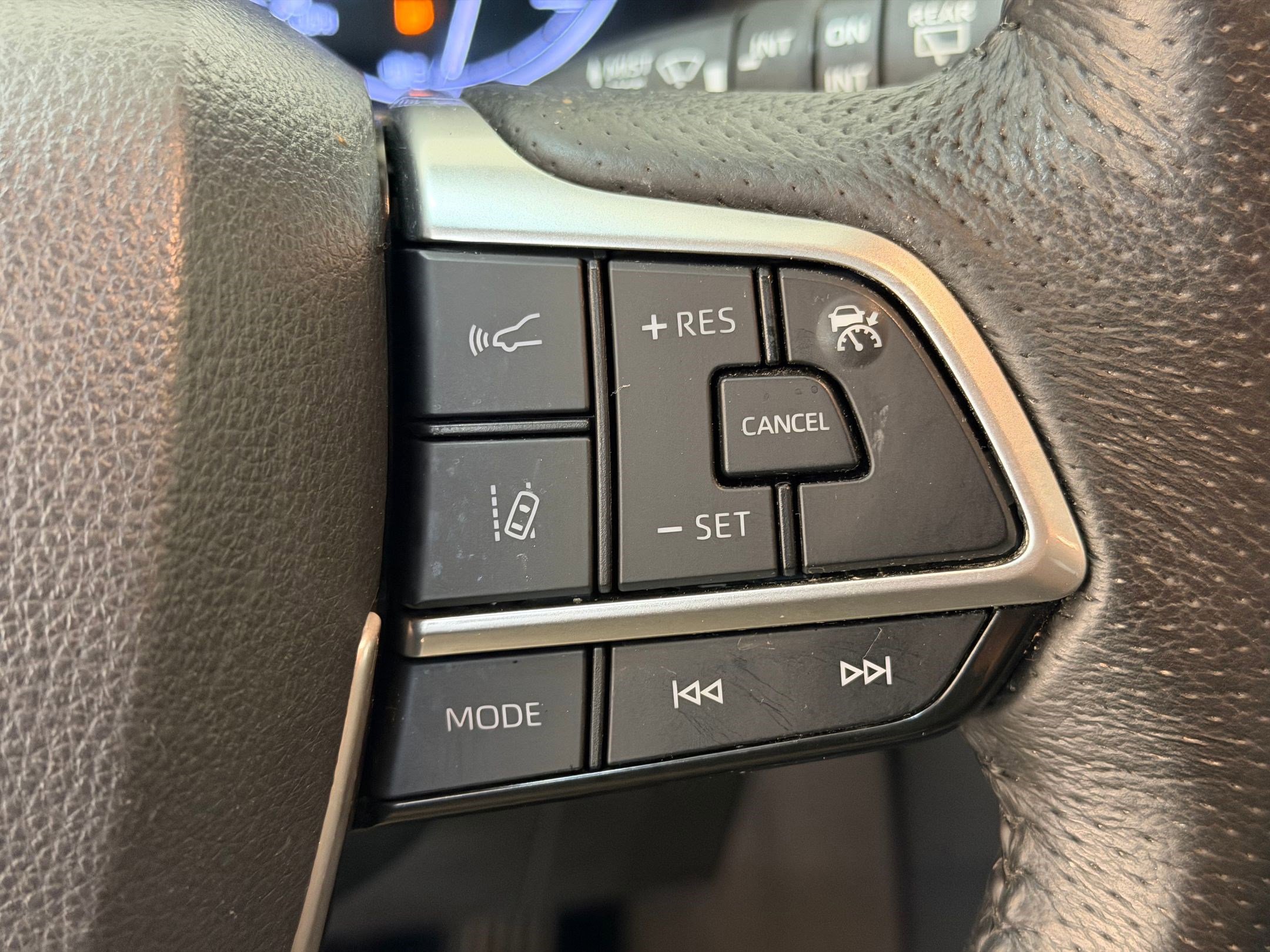 Used 2021 Toyota Sienna Limited image 29