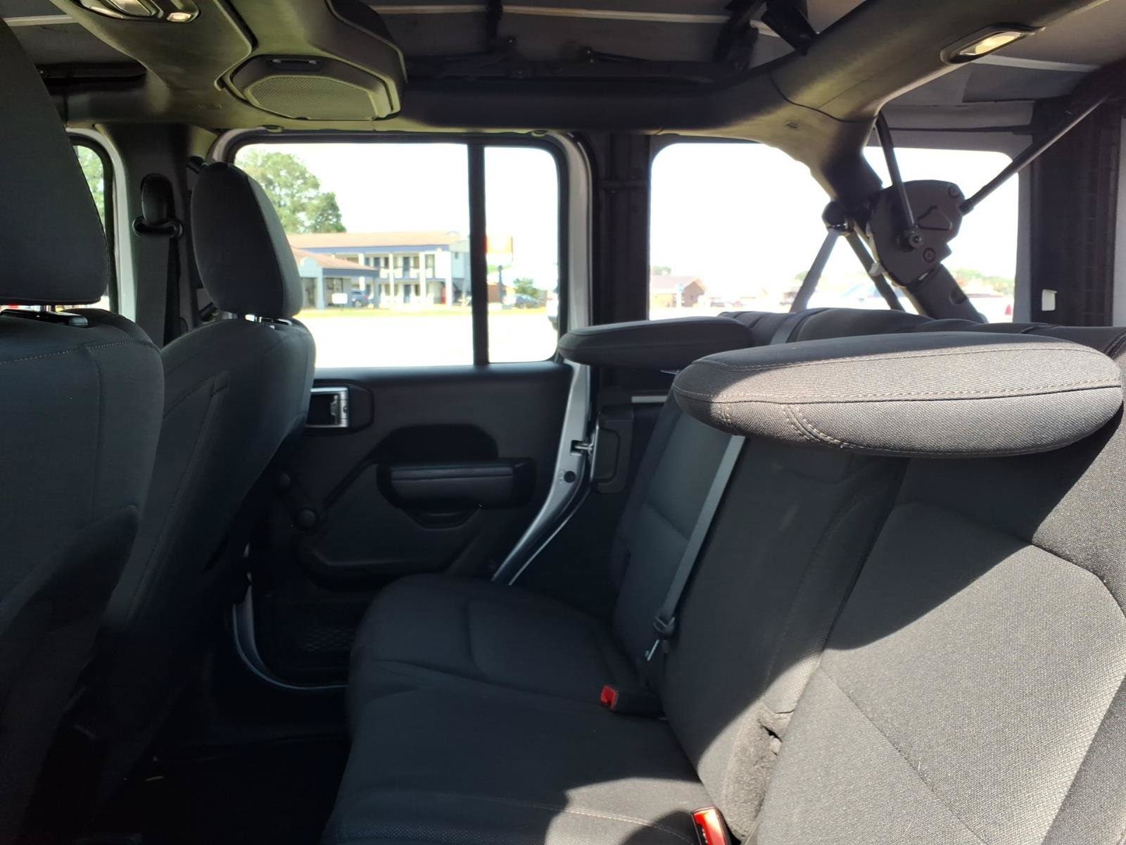 Used 2022 Jeep Wrangler Unlimited Sport AWD/4WD image 9