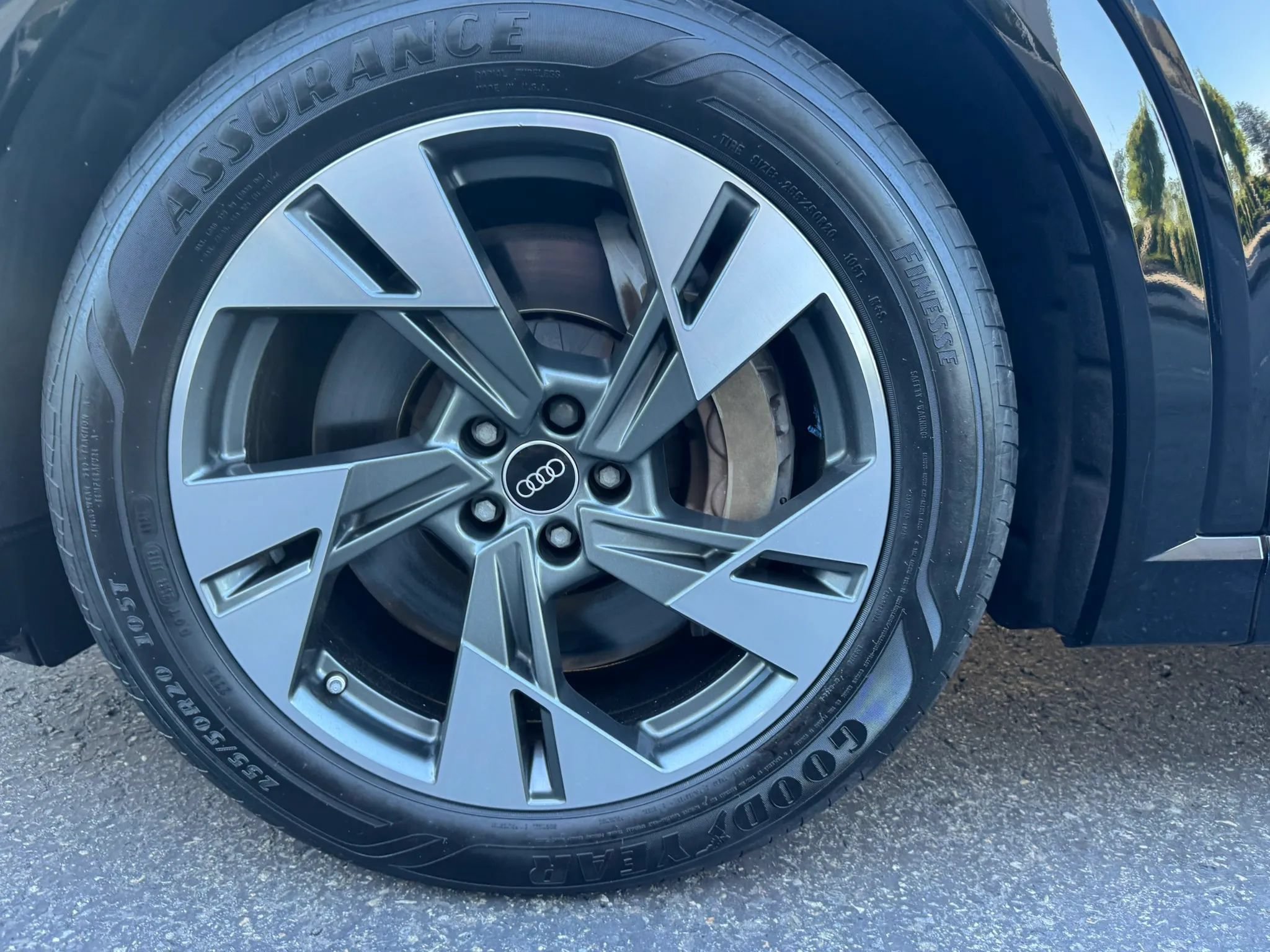 Used 2022 Audi e-tron Premium AWD/4WD image 19