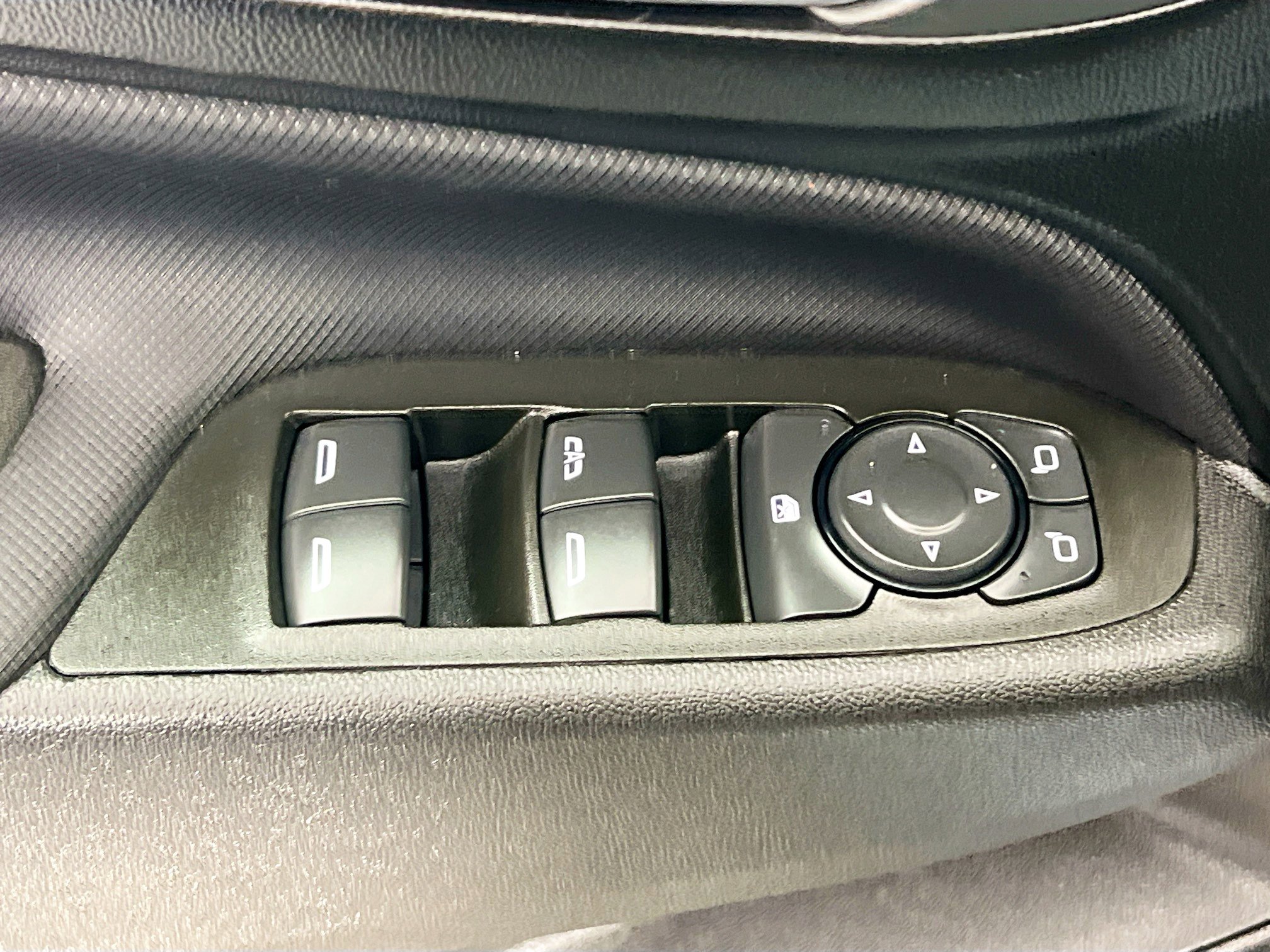 Used 2024 Chevrolet Equinox RS w/ RS Leather Package FWD image 16