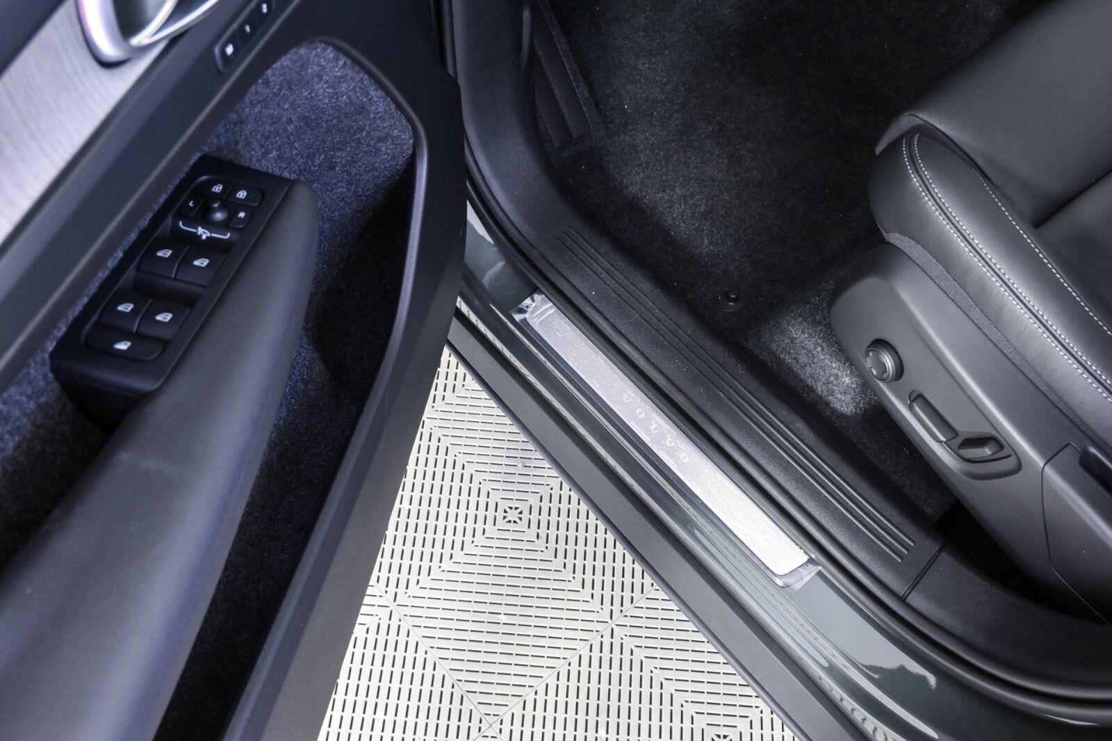 New 2026 Volvo XC40 B5 Plus w/ Climate Package AWD/4WD image 8