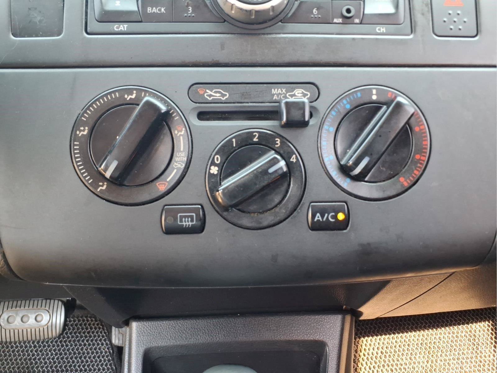 Used 2010 Nissan Versa Hatchback FWD image 25