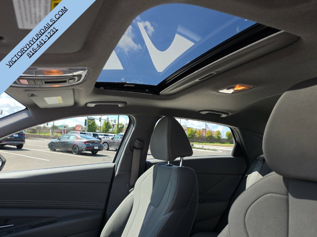 Used 2025 Hyundai Elantra SEL FWD image 13