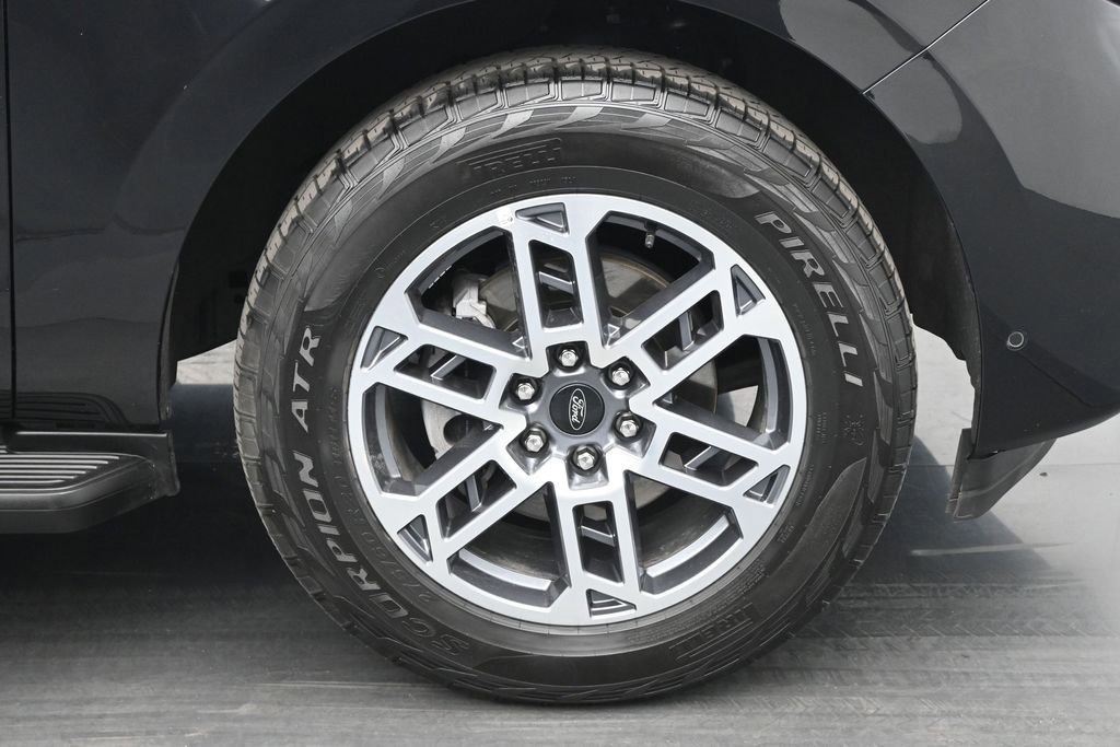 Used 2025 Ford Expedition Active AWD/4WD image 27