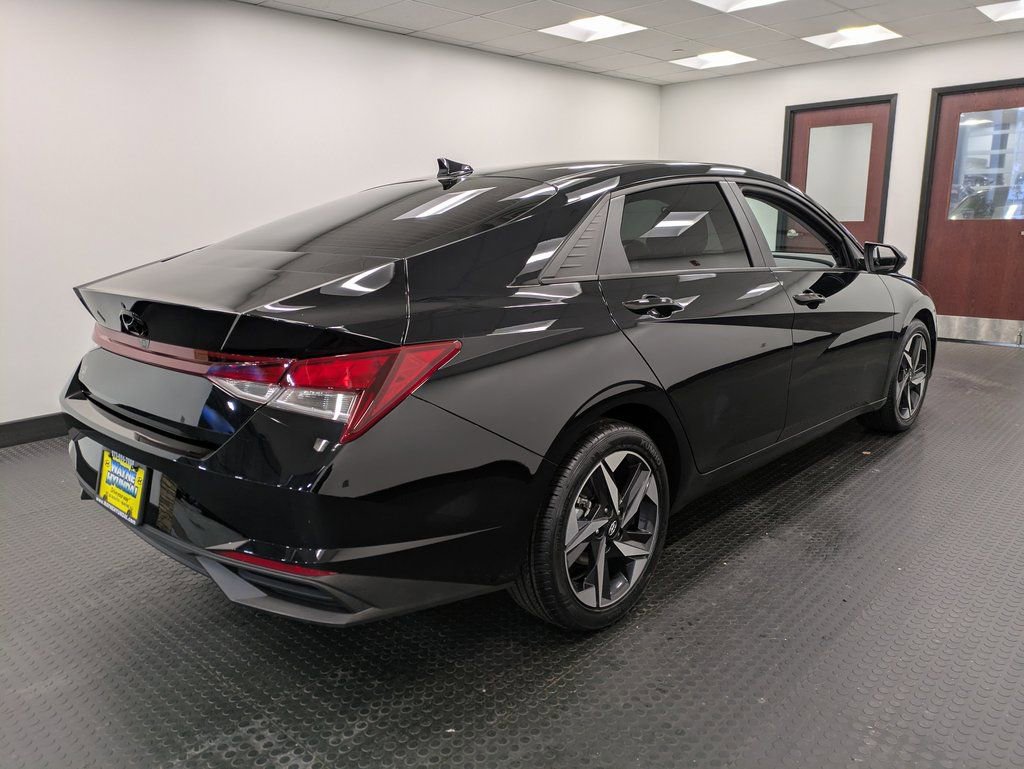Used 2023 Hyundai Elantra SEL w/ Convenience Package image 4