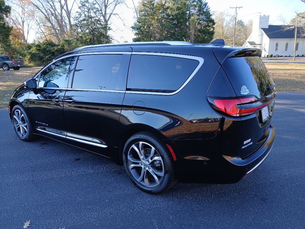 Certified 2024 Chrysler Pacifica Pinnacle image 10