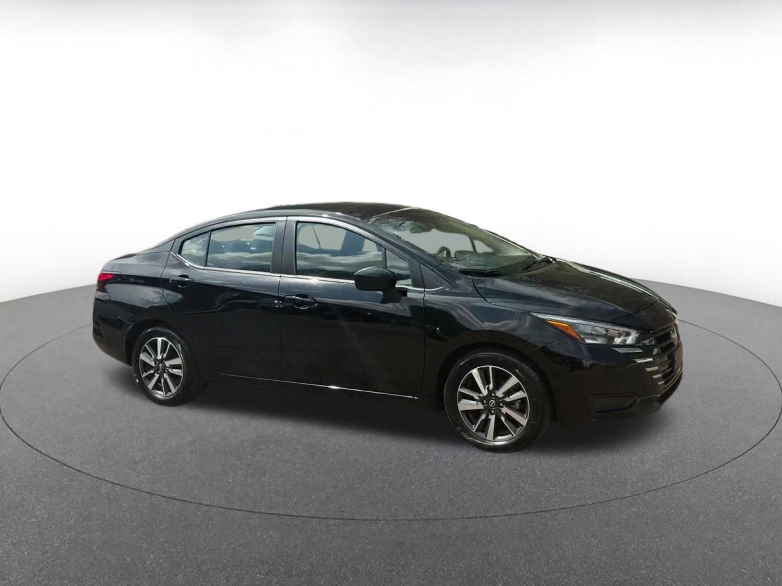 Used 2025 Nissan Versa SV FWD image 2