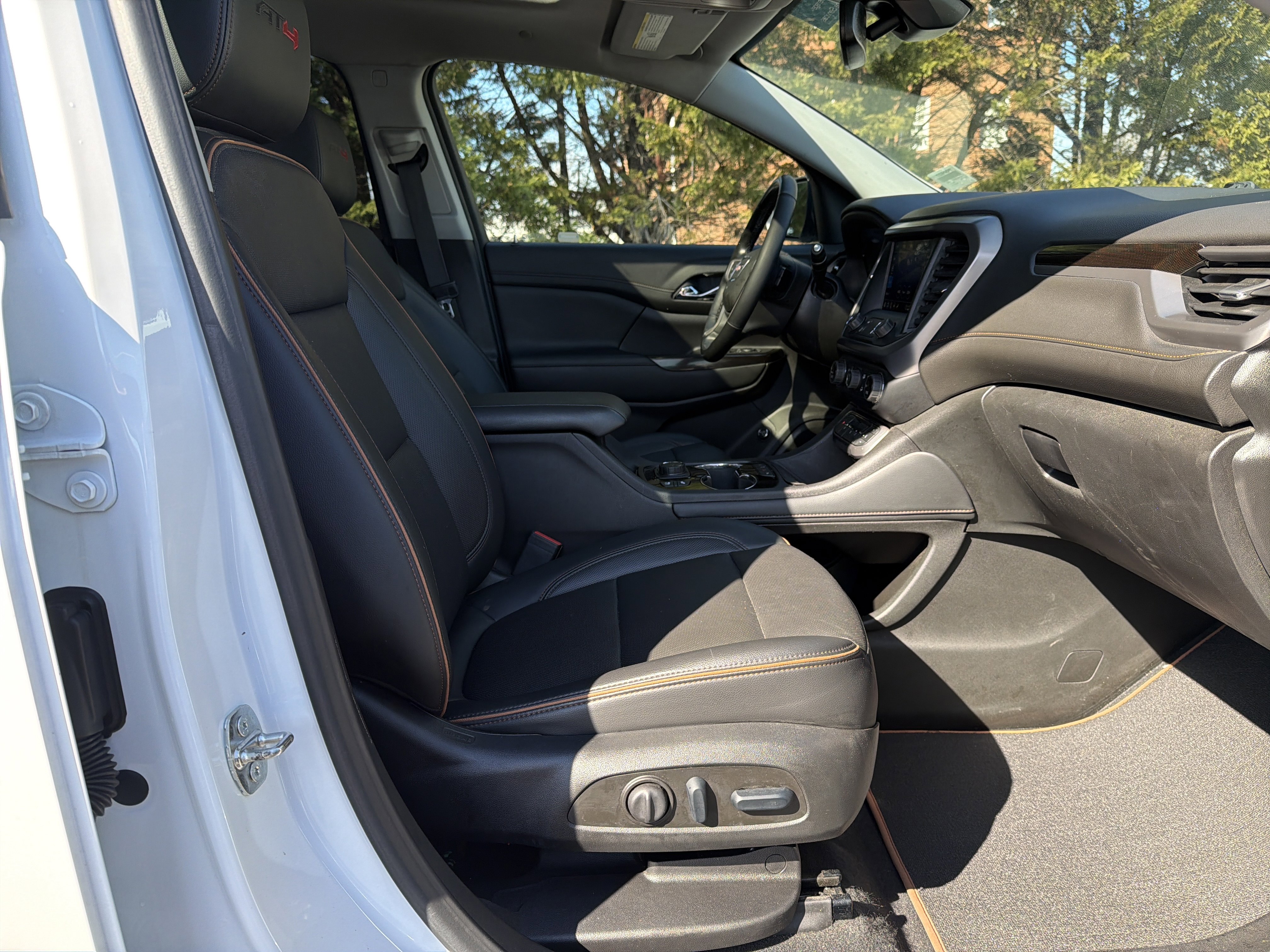 Used 2023 GMC Acadia AT4 w/ Technology Package image 33