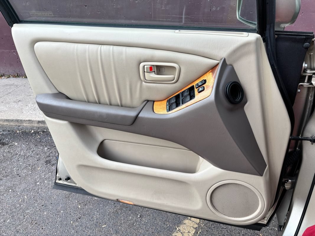 Used 2000 Lexus RX 300 FWD image 10
