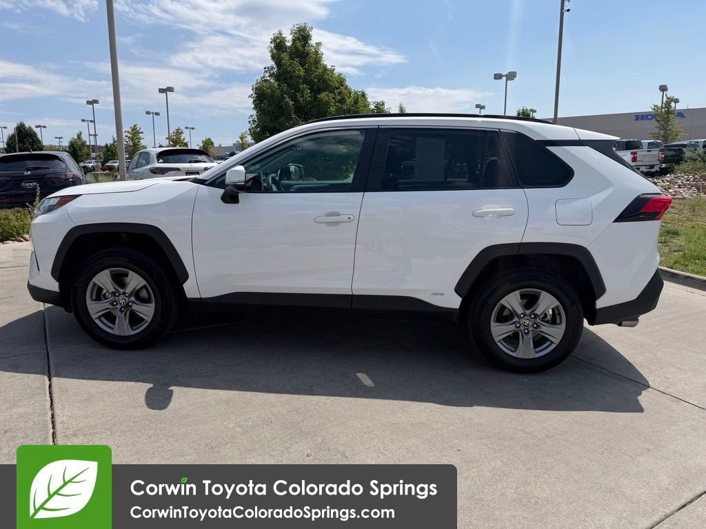 Used 2025 Toyota RAV4 XLE AWD/4WD image 4