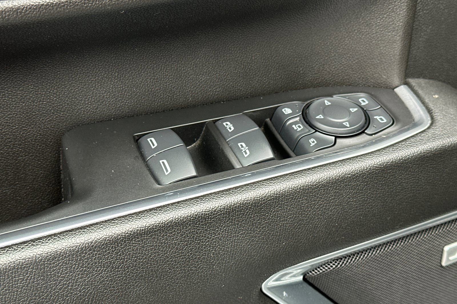 Used 2025 Chevrolet Silverado 2500 LTZ w/ Trail Boss Package image 12