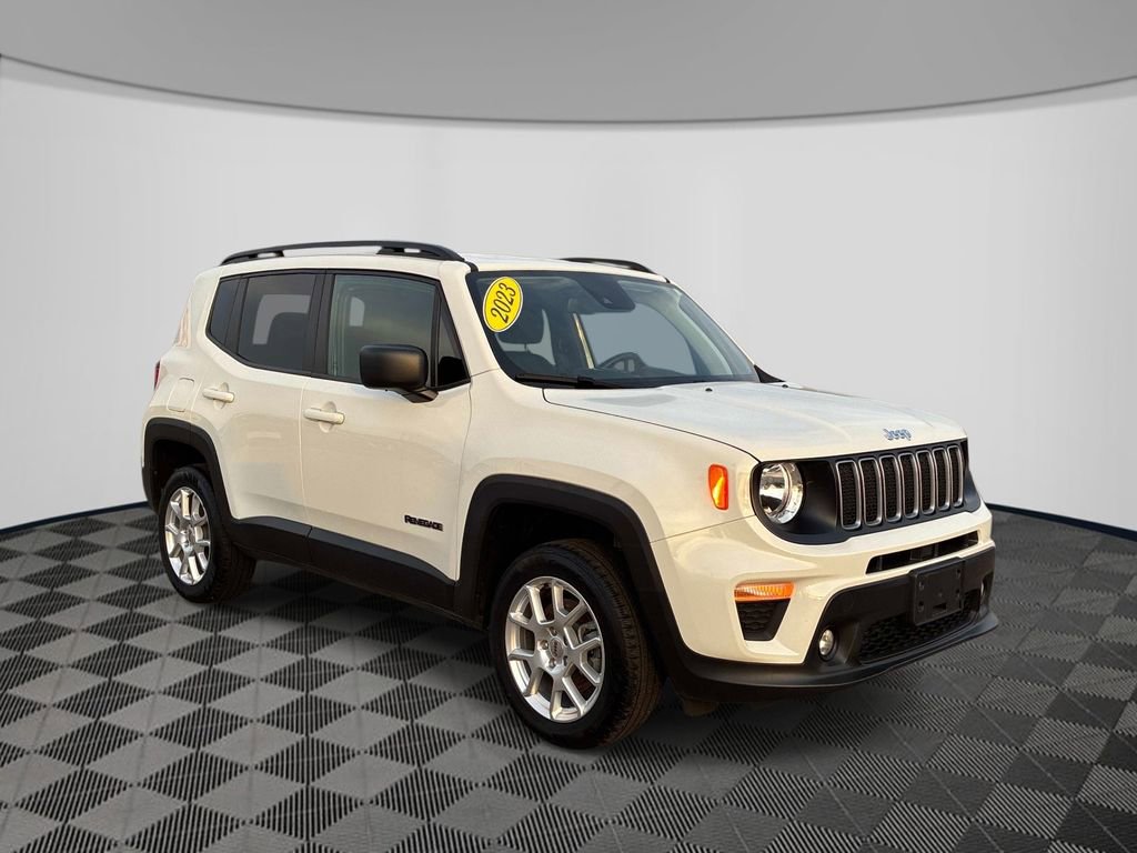 Used 2023 Jeep Renegade Latitude w/ Premium Group AWD/4WD image 3