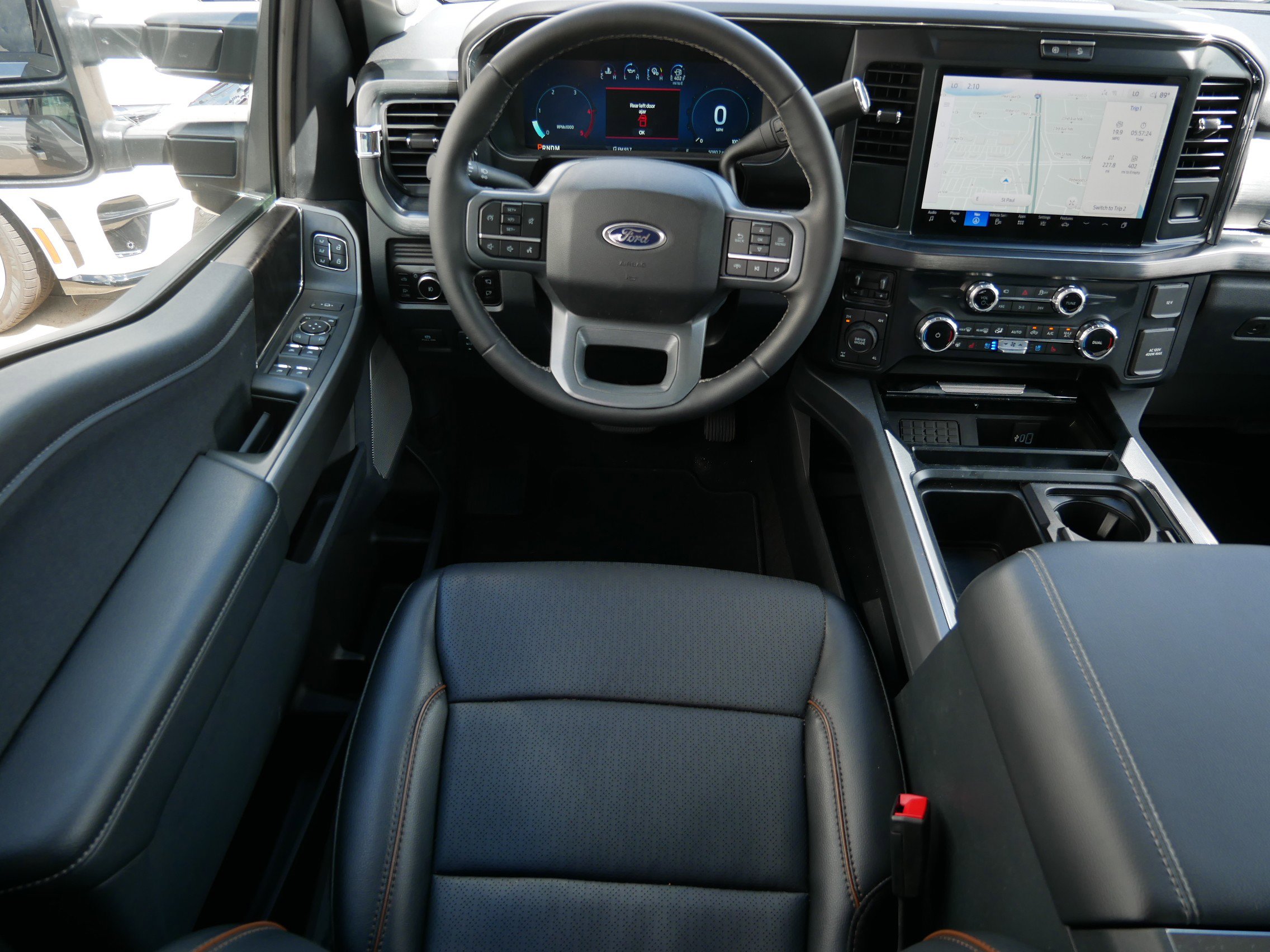 Used 2025 Ford F350 Lariat w/ FX4 Off-Road Package image 10