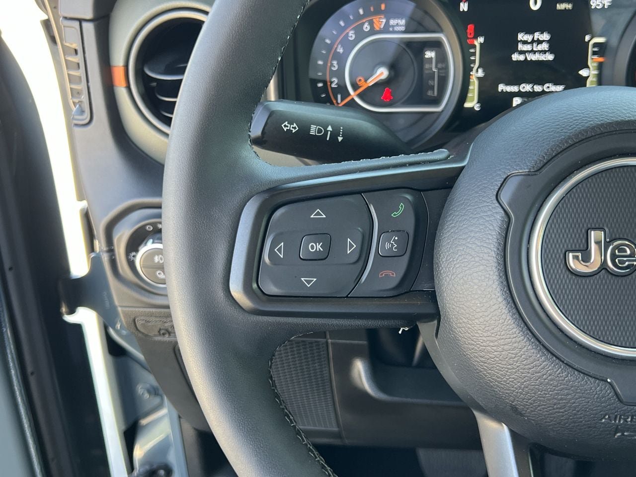 Used 2025 Jeep Gladiator Mojave AWD/4WD image 14