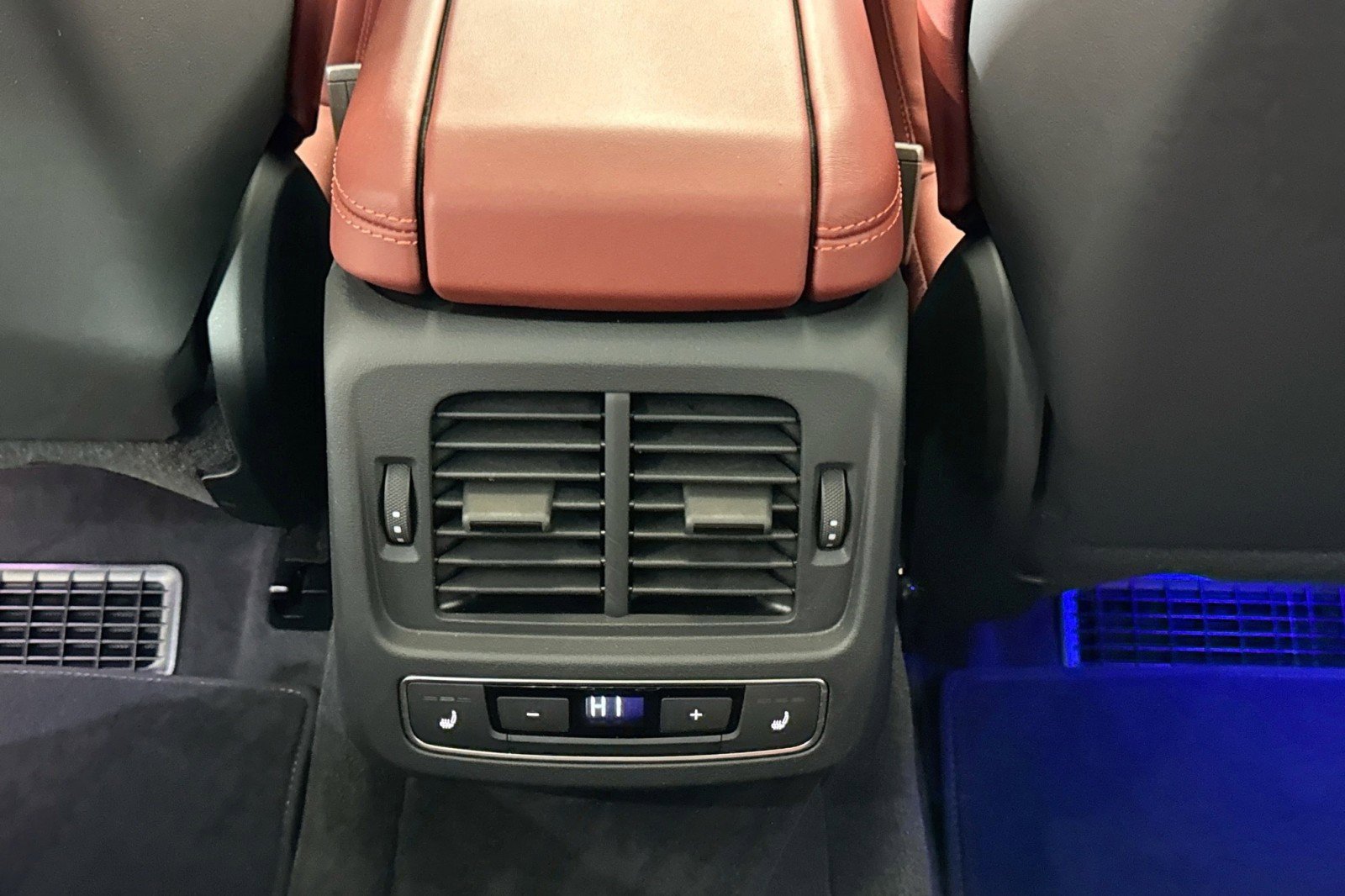 Used 2023 Audi RS e-tron GT w/ Carbon Performance Package image 22