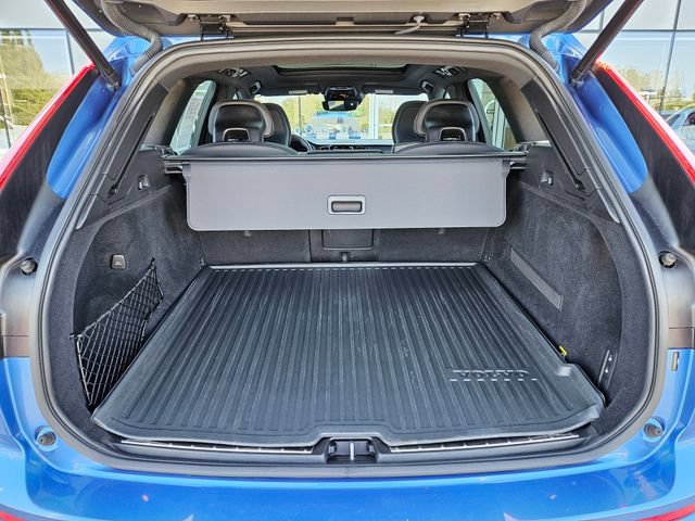 Used 2019 Volvo XC60 T5 R-Design w/ Protection Package AWD/4WD image 11