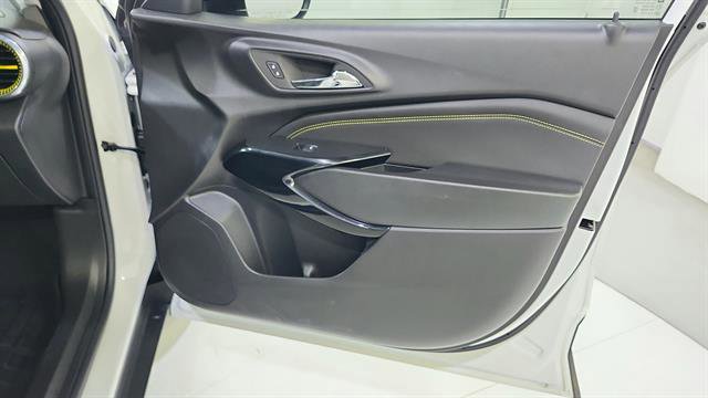 Used 2025 Chevrolet Trax ACTIV w/ Sunroof Package FWD image 27