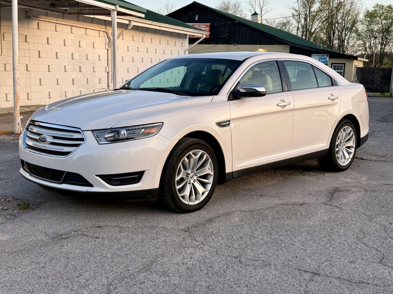Used 2016 Ford Taurus Limited FWD image 1