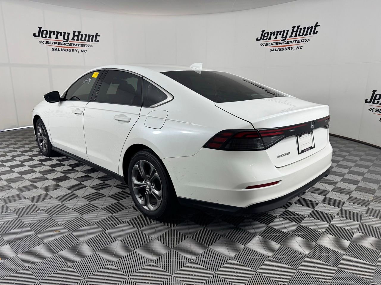 Used 2024 Honda Accord EX image 9