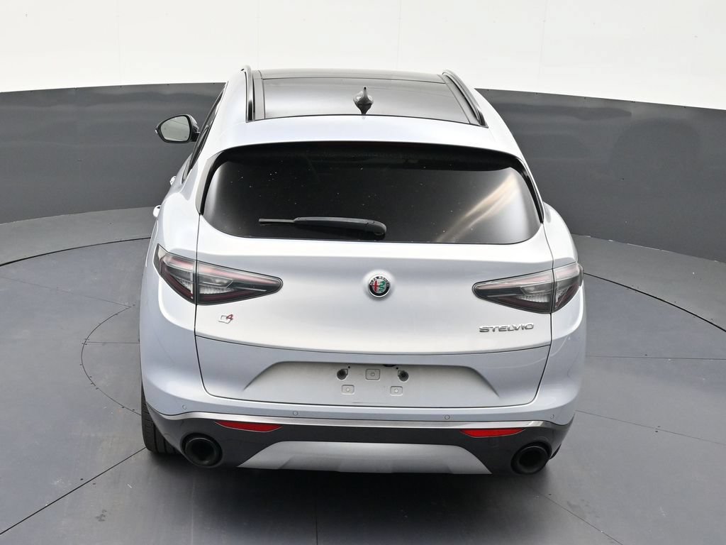 Used 2024 Alfa Romeo Stelvio Ti w/ Performance Driving Package AWD/4WD image 15