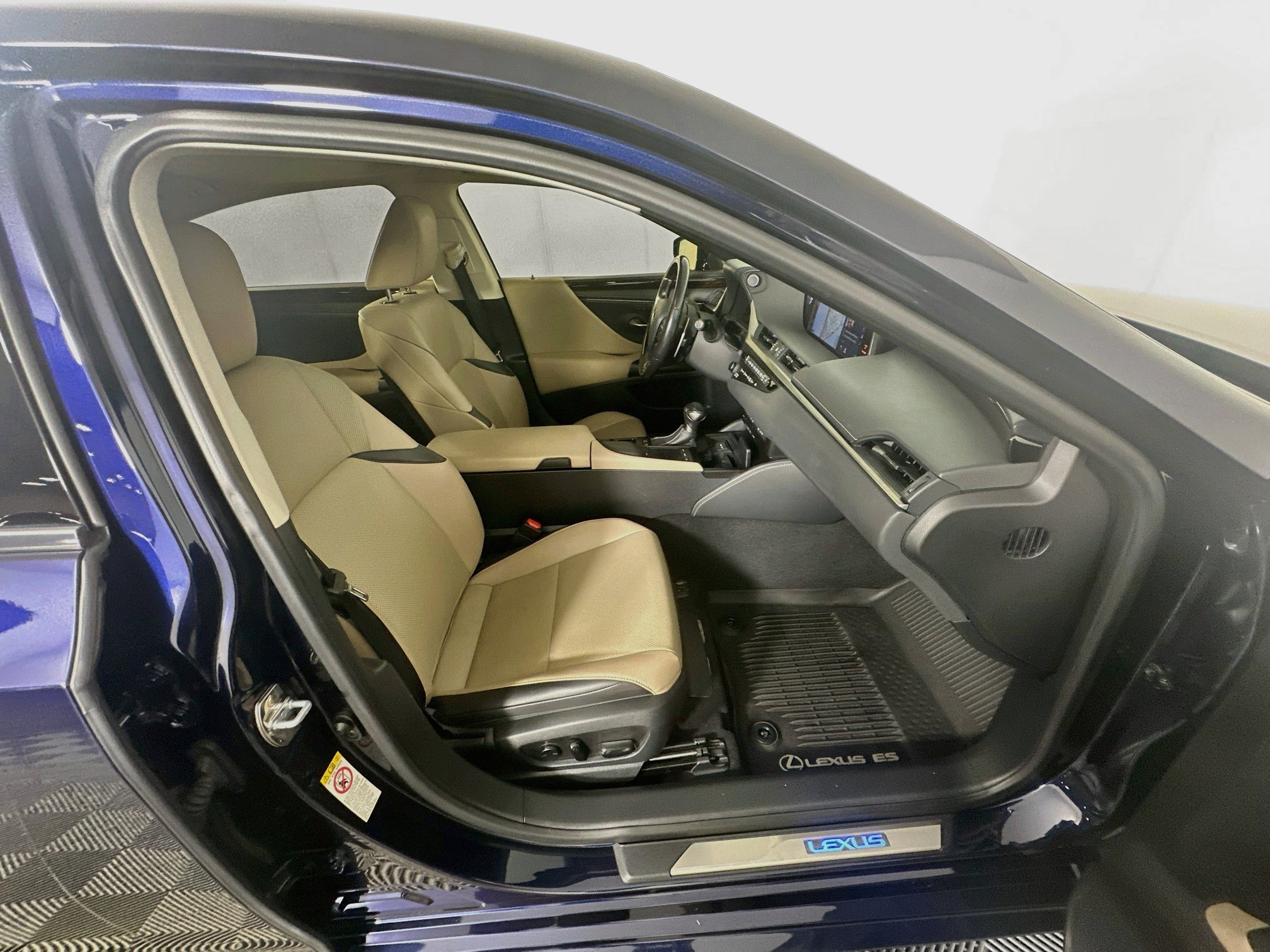 Used 2019 Lexus ES 300h w/ Premium Package FWD image 31