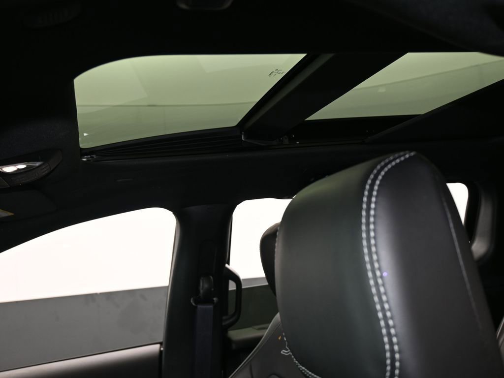 Used 2024 Chrysler Pacifica Limited w/ S Appearance Package image 11