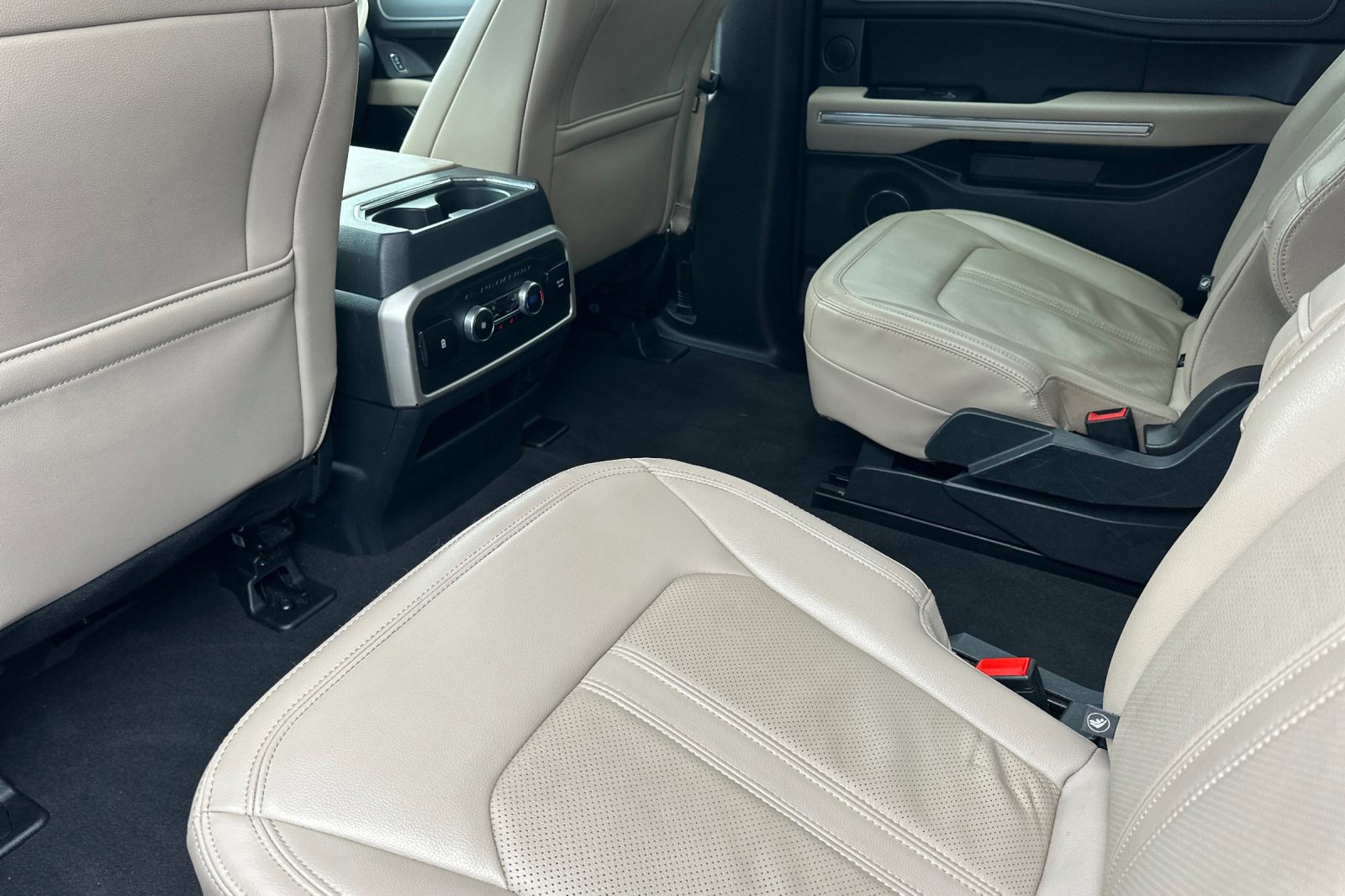 Used 2024 Ford Expedition Max Limited image 12
