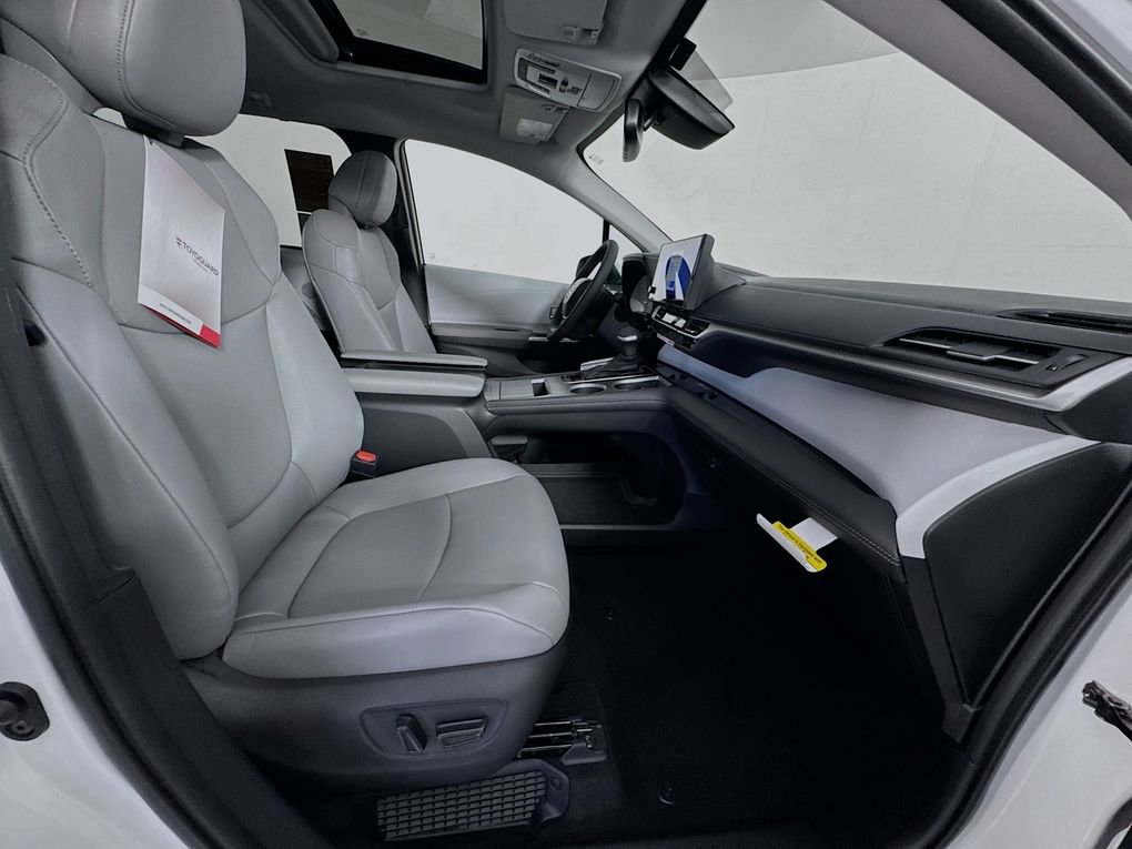 New 2026 Toyota Sienna XLE image 29