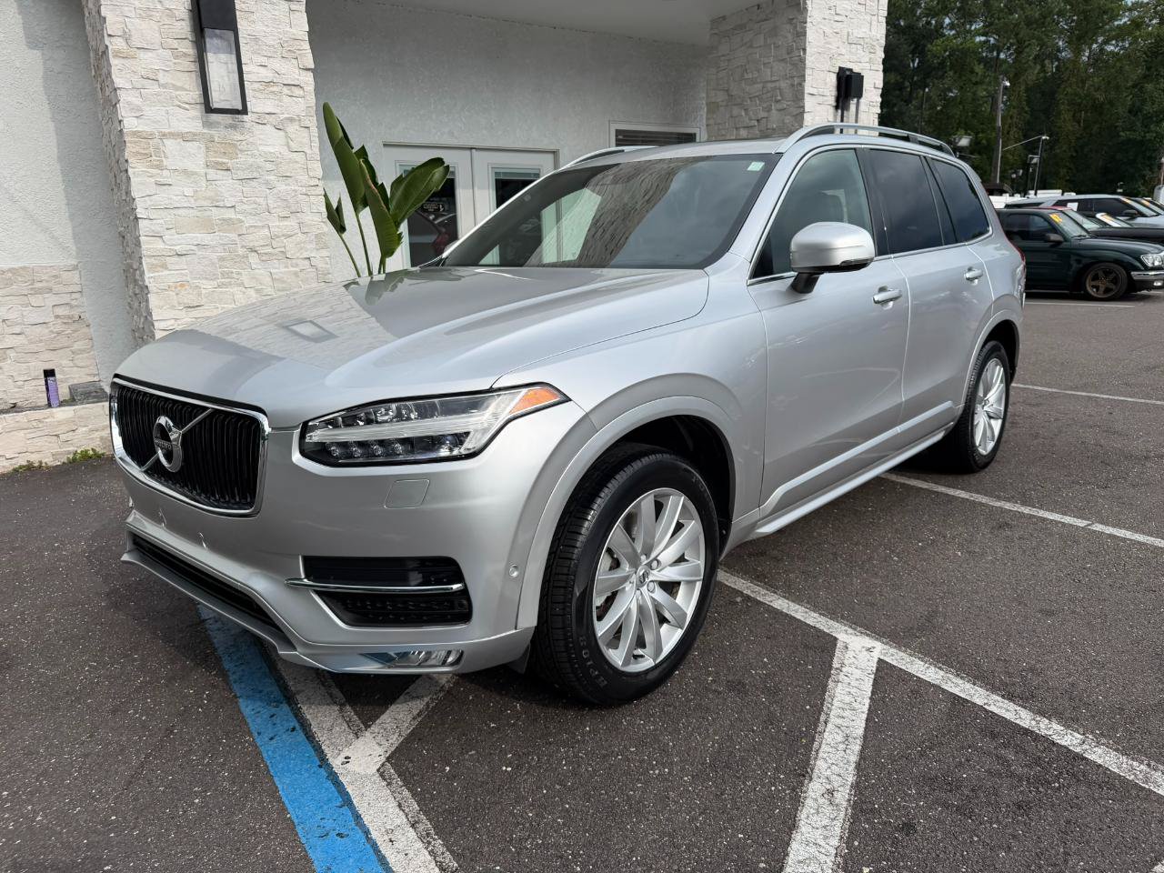 Used 2018 Volvo XC90 T6 Momentum w/ Convenience Package AWD/4WD image 3