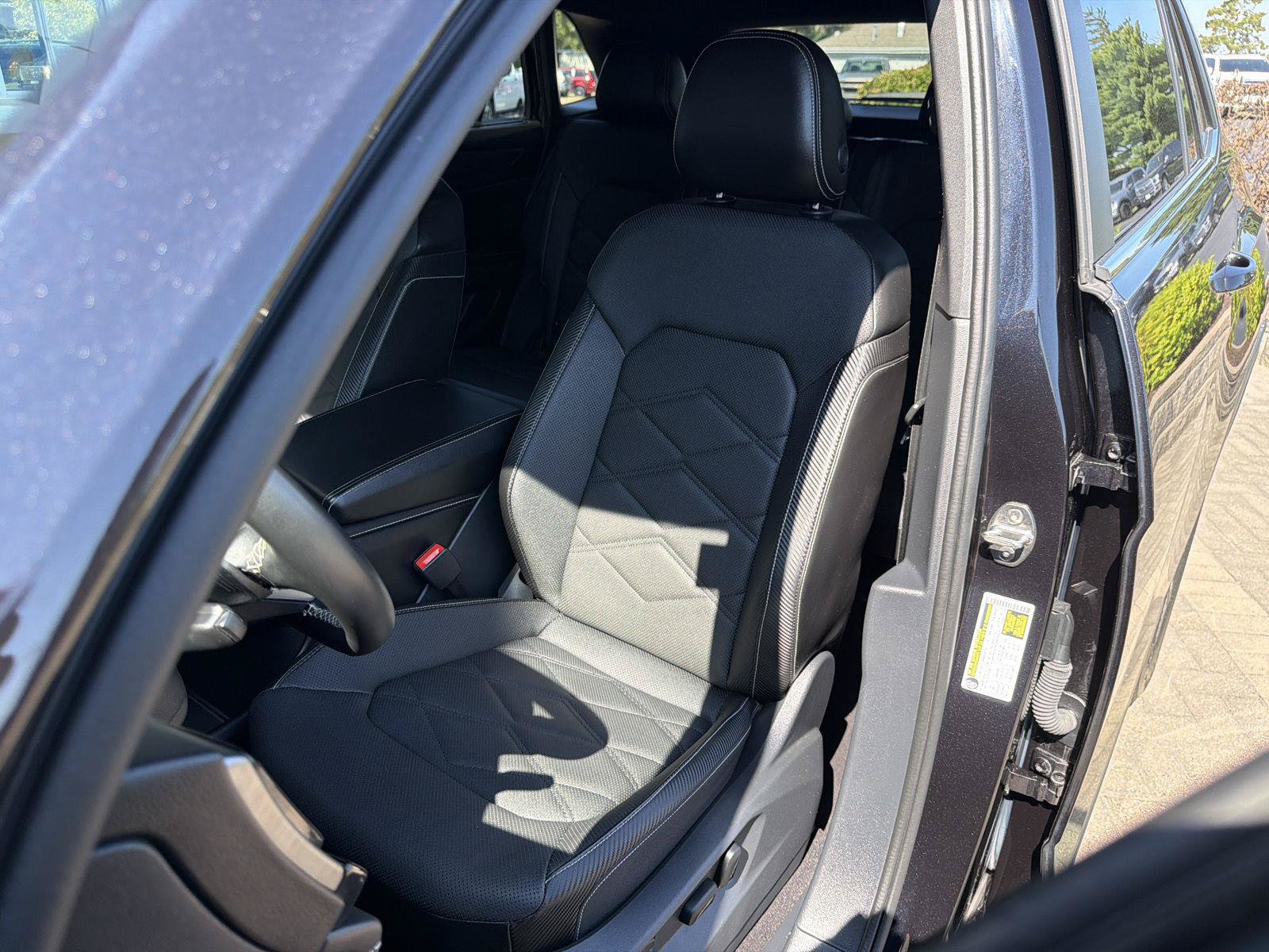 Used 2024 Volkswagen Atlas Cross Sport SE FWD image 14