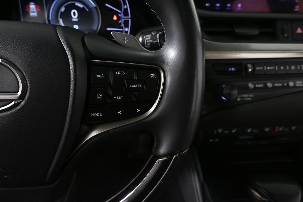 Used 2020 Lexus ES 300h w/ Accessory Package FWD image 11