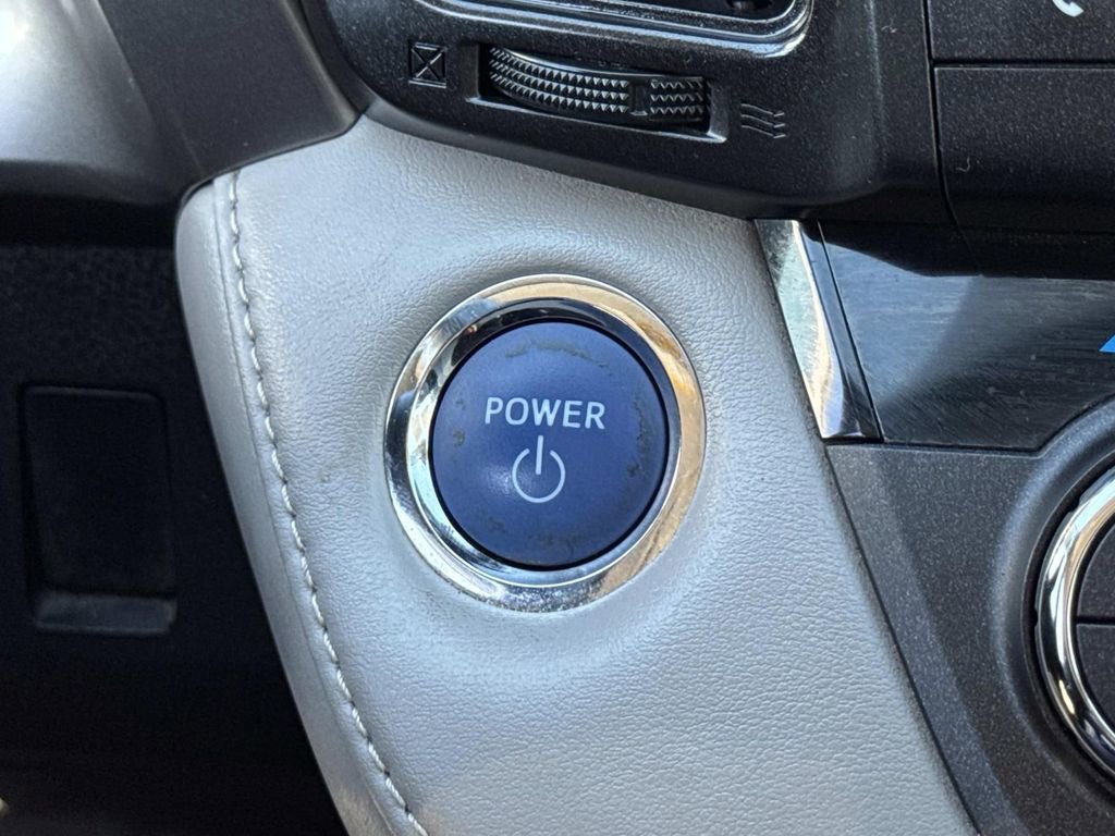 Used 2018 Toyota RAV4 XLE w/ Convenience Package image 17