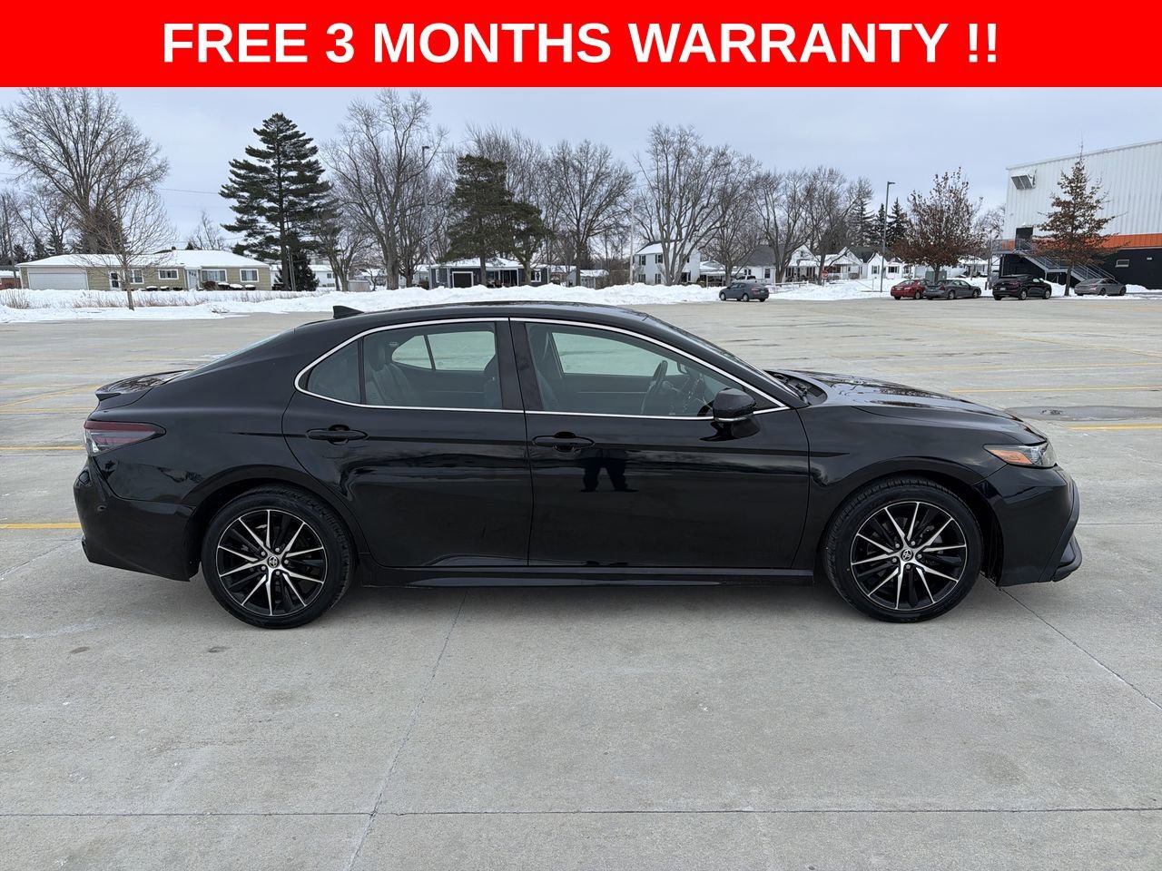 Used 2022 Toyota Camry SE FWD image 30