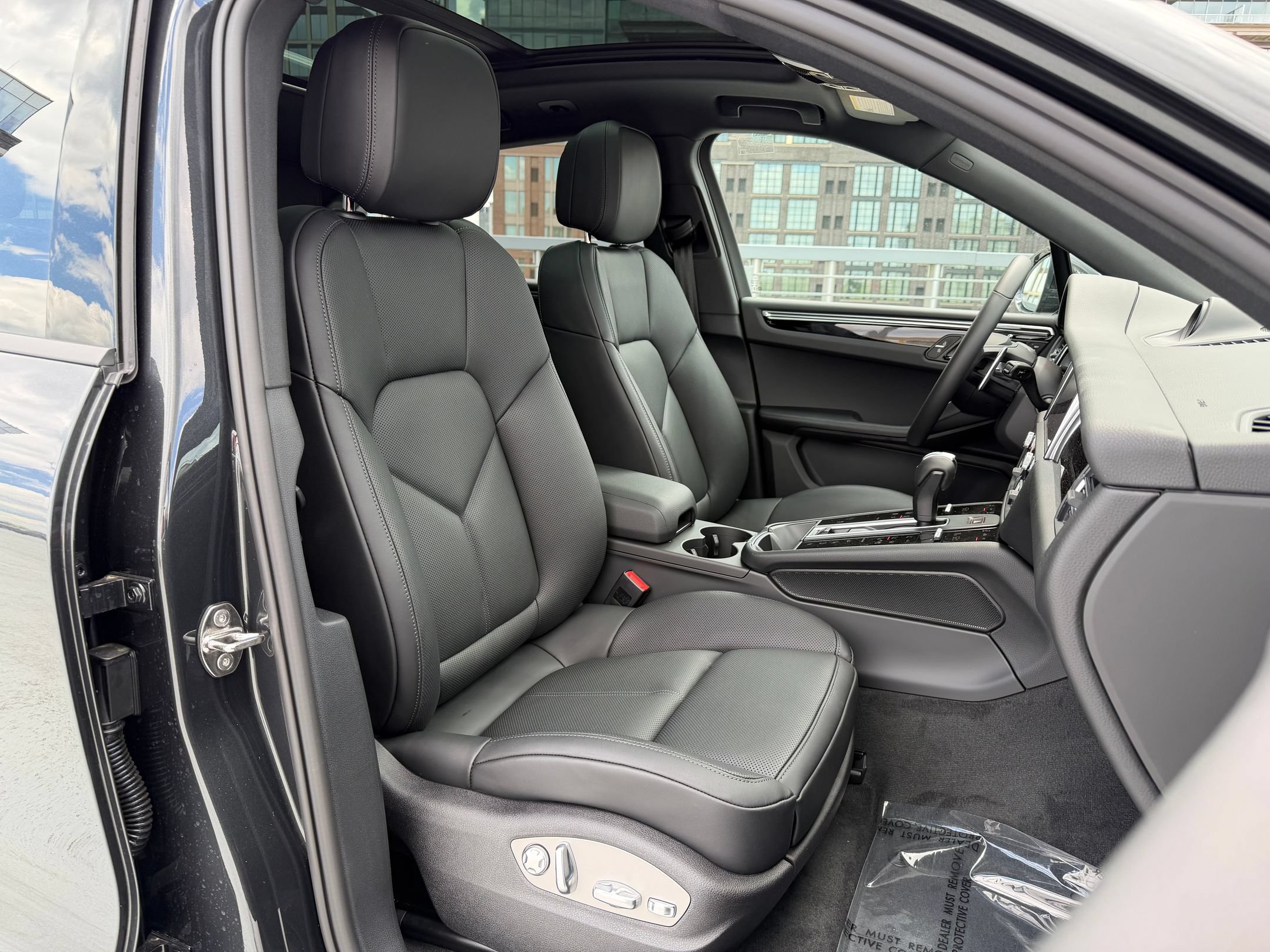 Used 2026 Porsche Macan AWD/4WD image 14