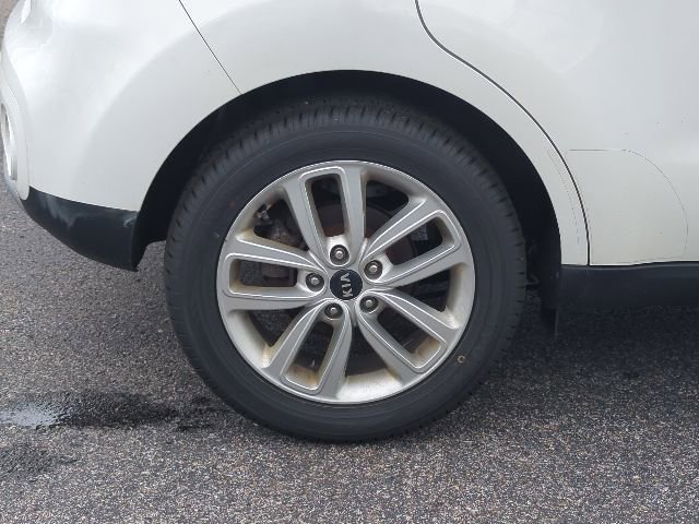 Used 2017 Kia Soul + FWD image 29