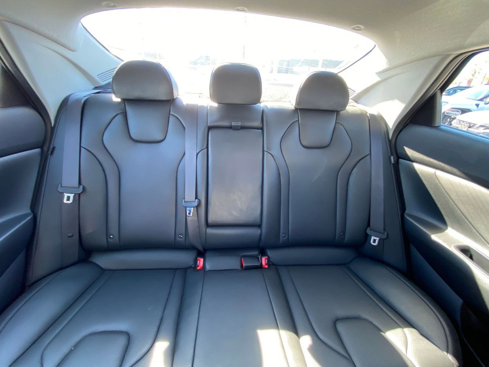 Used 2025 Hyundai Elantra Limited image 40