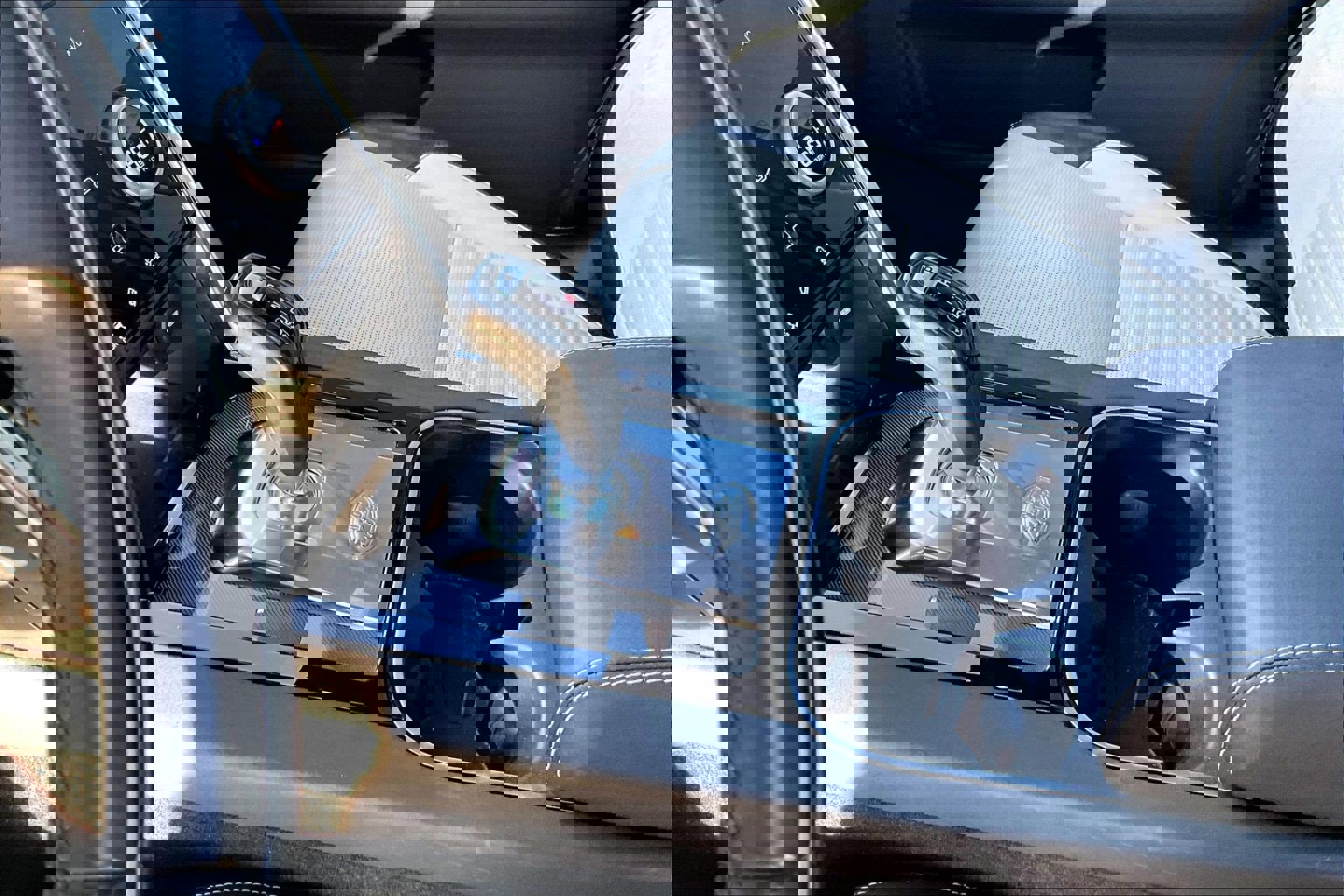 Used 2020 Land Rover Discovery Sport SE R-Dynamic image 10