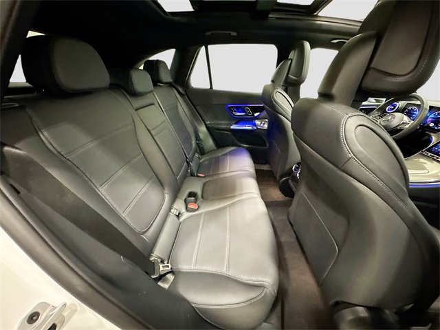 Used 2025 Mercedes-Benz GLC 300 4MATIC image 29