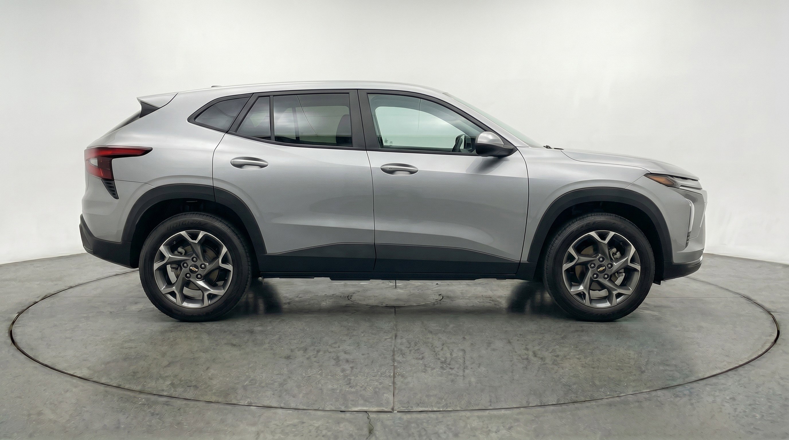 Used 2025 Chevrolet Trax LT w/ LT Convenience Package FWD image 11