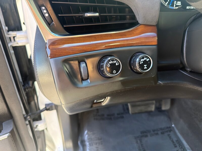 Used 2018 Cadillac Escalade ESV Premium Luxury AWD/4WD image 17