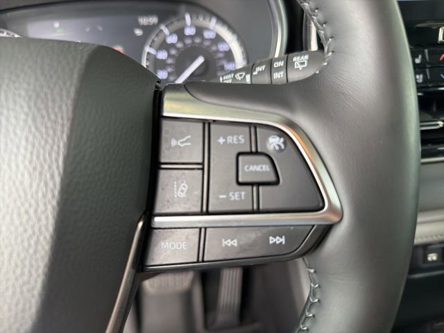 Used 2021 Toyota Highlander Limited FWD image 25